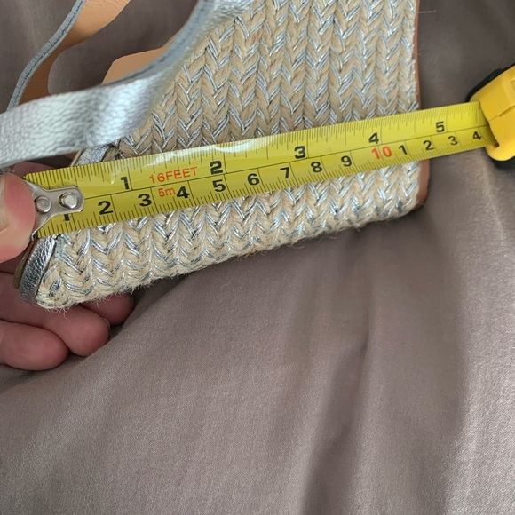 Baffley mischka sandals with silver straps - Picture 5 of 5